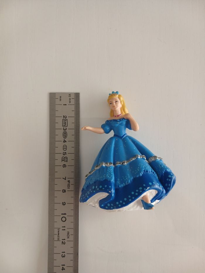 Lot de 2 figurines Princesses Disney (Belle et Cendrillon) - photo numéro 9