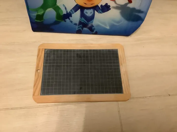 Ardoise, avec contour en bois