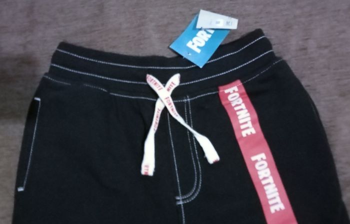 Pantalon 10 ans fortnite étiquette neuf
