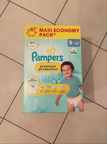 Couches Pampers premium taille 5 neuves 