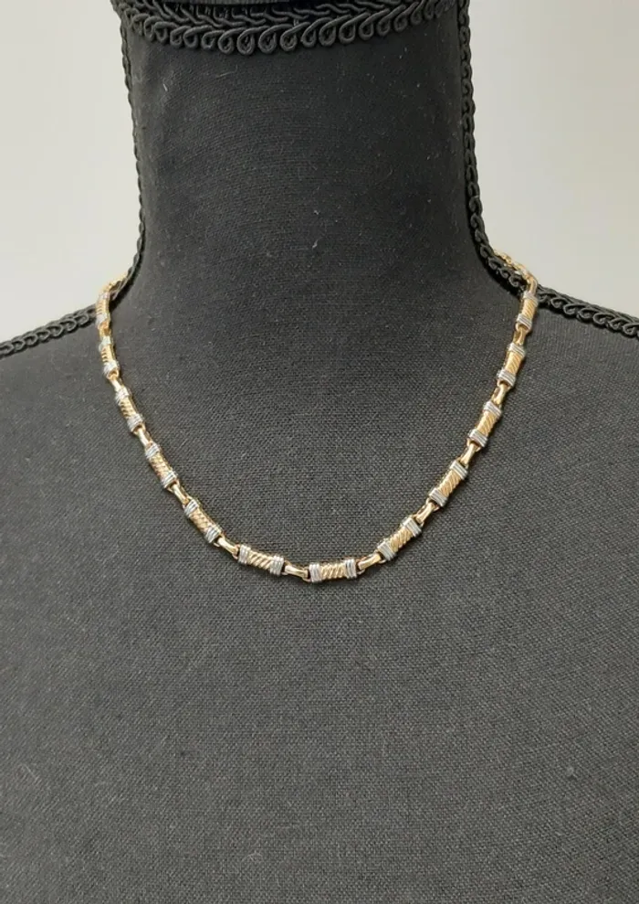 Très joli collier vintage en métal doré et argenté