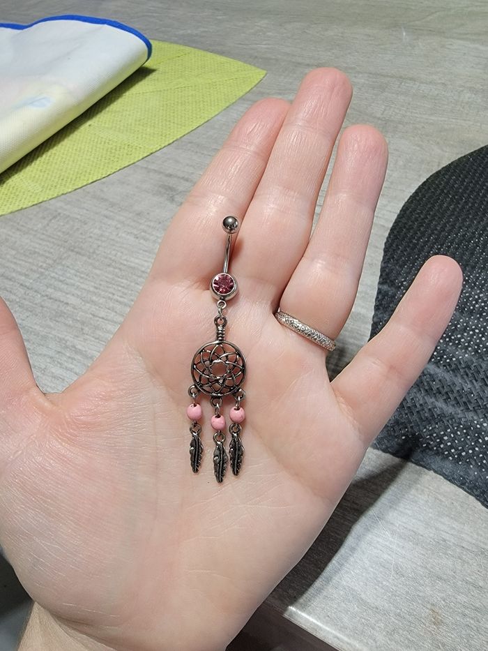 Piercing nombril attrape rêve