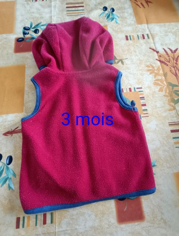 Gilet à capuche polaire 3 mois tbe - photo numéro 3