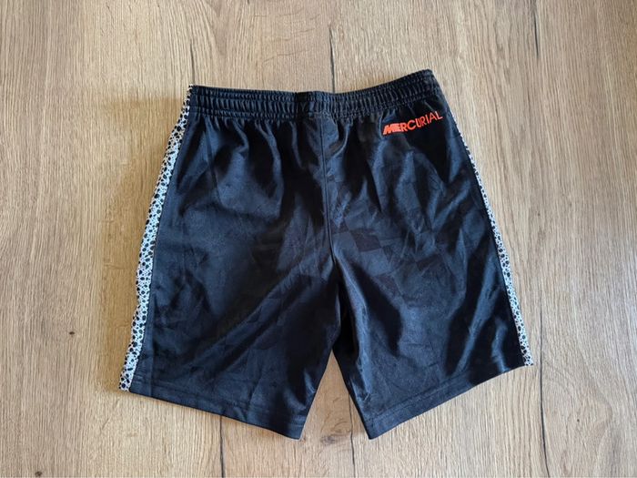 Short Nike dri-fit taille S 8-9 ans neuf avec étiquettes - photo numéro 11