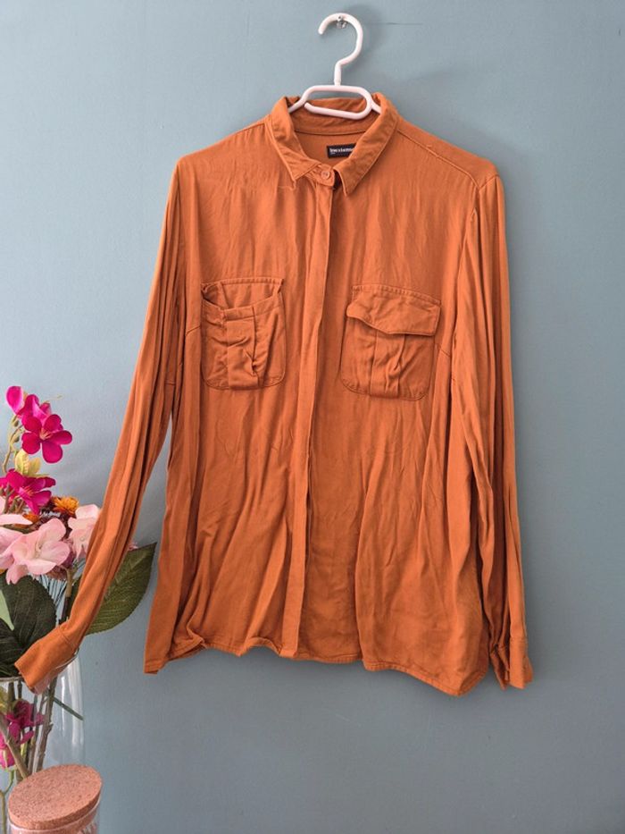 Chemise jaune moutarde, taille 42, In extenso