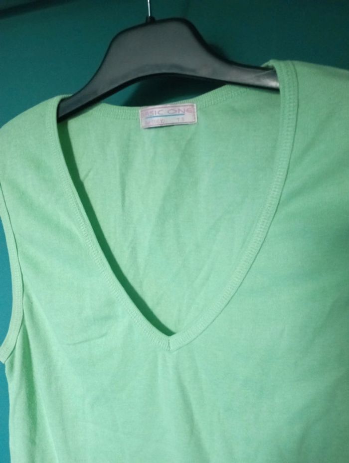 Tee shirt sans manche - photo numéro 2