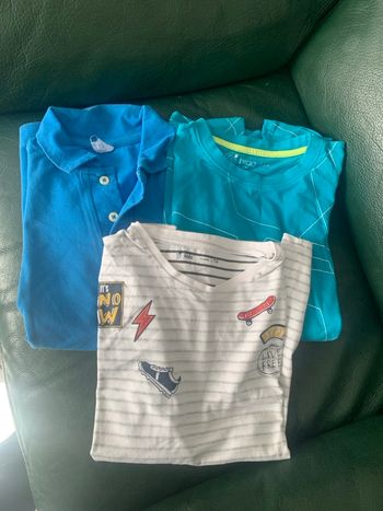 Lots un T-shirt un polo et un T-shirt long manches 12 ans. Très bon état.