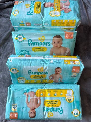 Couches Pampers 