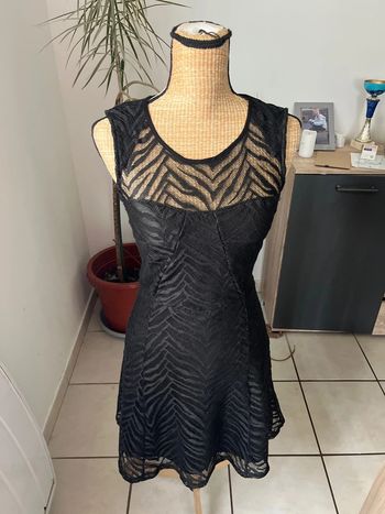 Robe noir deby debo ( lire l’annonce)