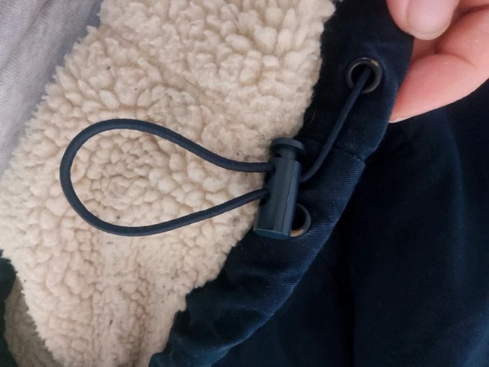 Manteau fourré d'hiver avec bandes marron, blanche, bleu marine foncé à capuche" Bizzbee" taille XS - photo numéro 12