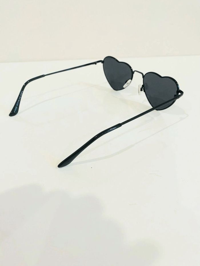 Lunette de soleil femme cœur noire UV protection catégorie 3 - photo numéro 7