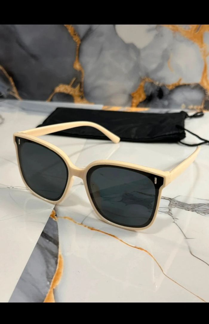Lunettes de Soleil Fantaisie Crème Neuves - photo numéro 2