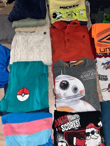 Je vous propose un lot de de 40 vêtements garçon