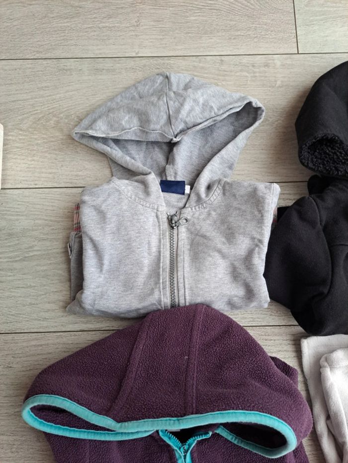 Lot pulls 4ans hiver - photo numéro 4