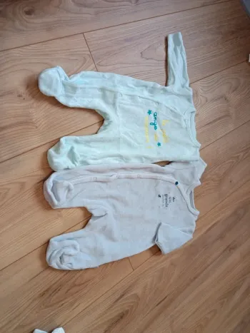 2 pyjamas 1 mois