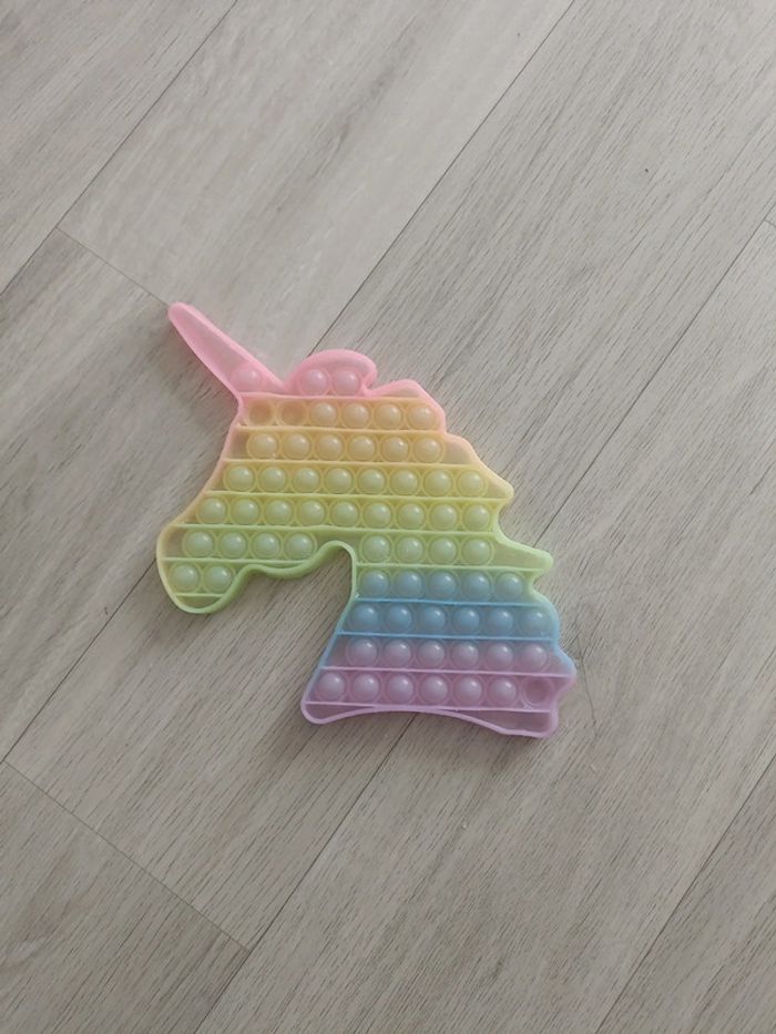 Pop it licorne fluorescent