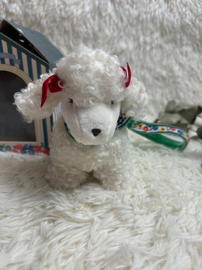 Konges Slojd Odette le caniche dans la niche - photo numéro 2
