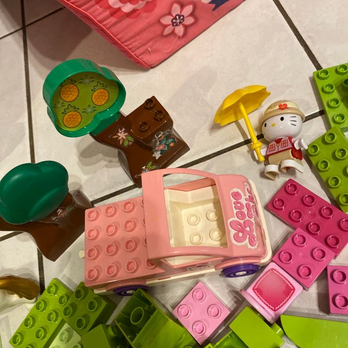 Lego duplo rose avec un personnage hello Ketty - photo numéro 2