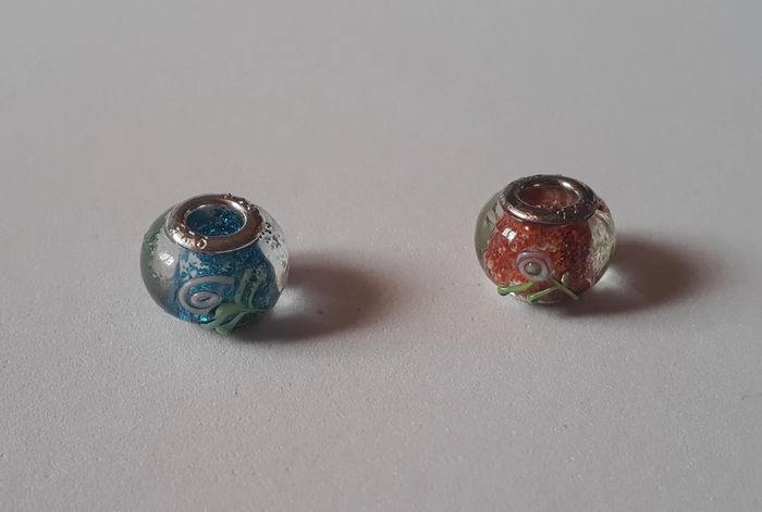 Charms perles pailletés orange et bleu - photo numéro 3