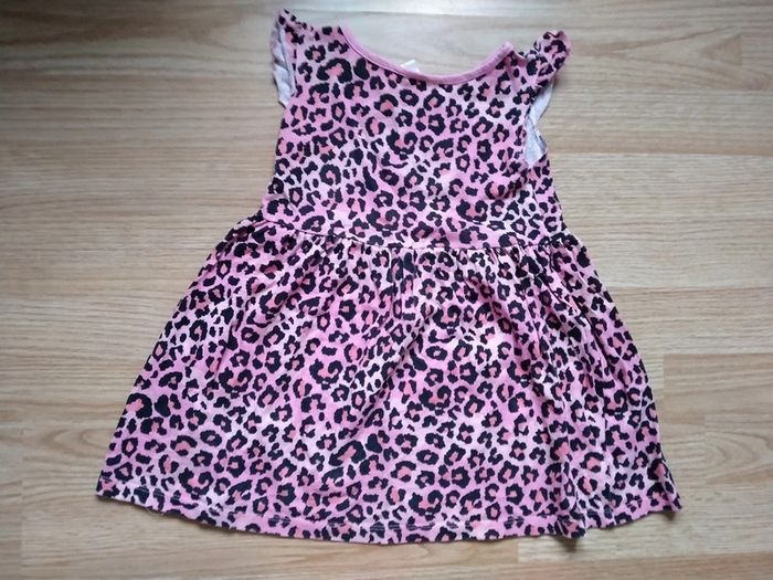 Robe rose. manches courtes.
Taille 3 ans 4 ans - photo numéro 6