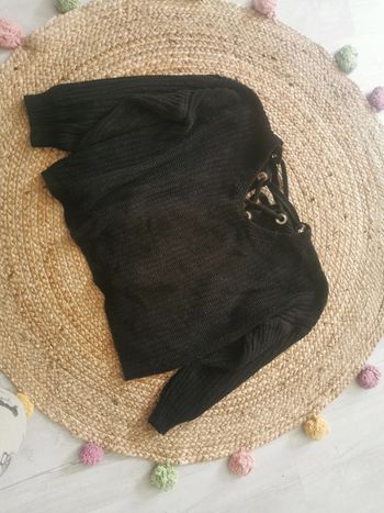 Pull noir laine laçage dans le dos taille S