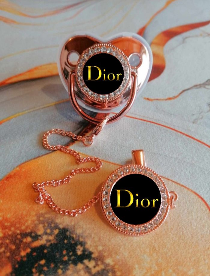 Tétine rose gold Dior