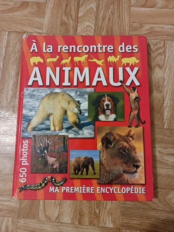 Livre "À la rencontre des animaux, ma première encyclopédie" en état satisfaisant