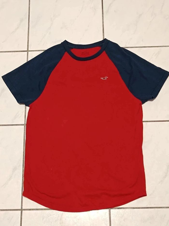 🟥 T-shirt Hollister rouge et bleu marine 🟦 - photo numéro 7
