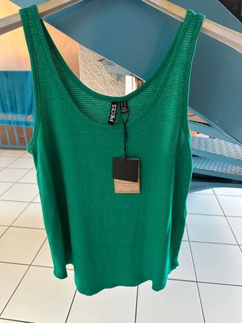 Tee shirt / débardeur Pieces vert brillant taille 36 NEUF