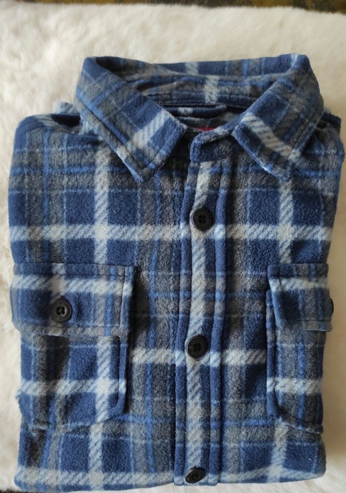 Sur chemise - photo numéro 2