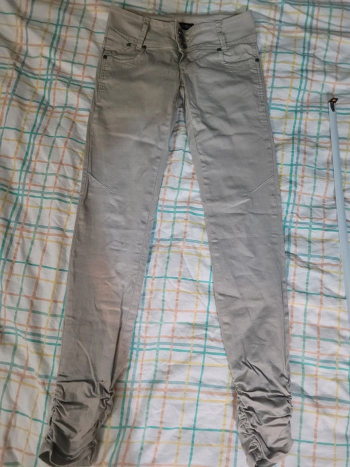 Pantalon beige, taille haute, bas plissé - photo numéro 6