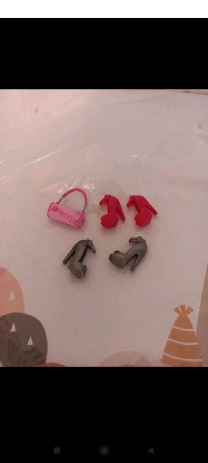 Lot vêtement et accessoires pour barbie - photo numéro 5