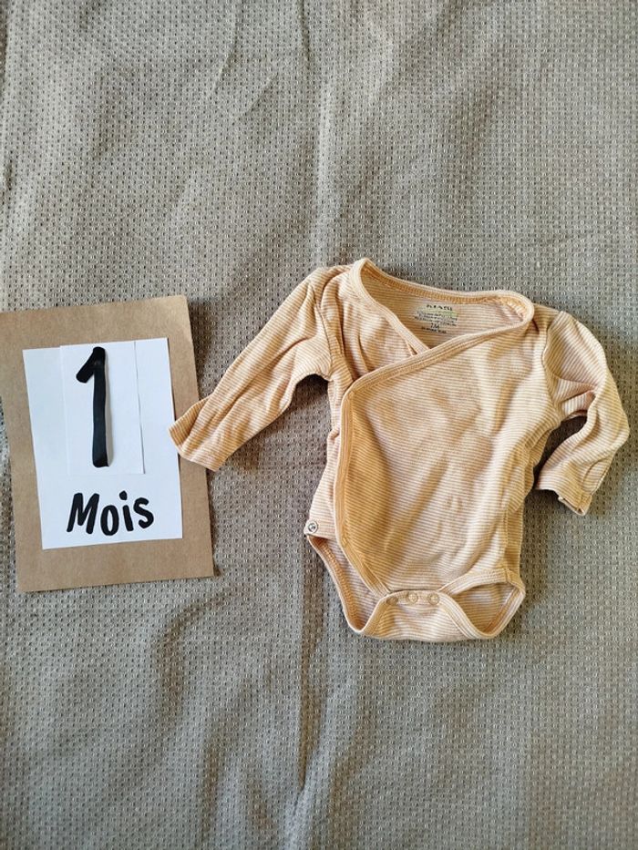 Lot 5 bodys 1 mois - photo numéro 4