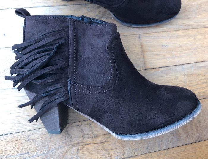 Bottines en suédine marron à franges pointure 38 - photo numéro 2