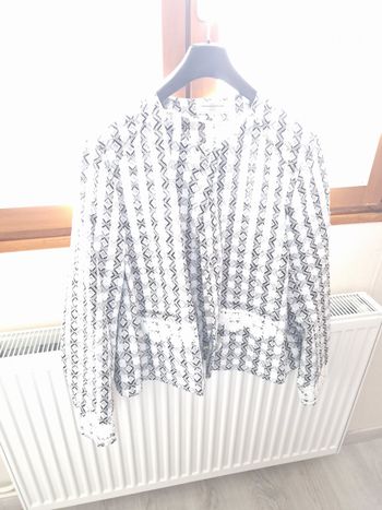 Veste femmevun jour ailleurs dessin beige et blanc avec broderie manches et poches