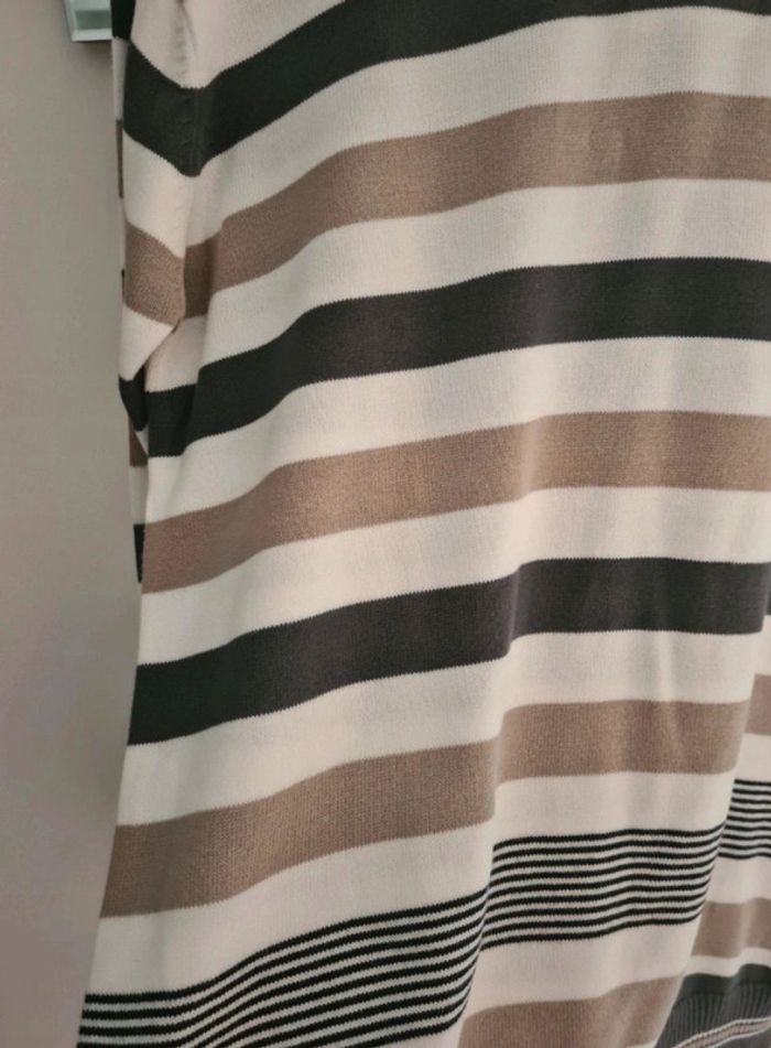 Joli pull à capuche 14 ans - photo numéro 3