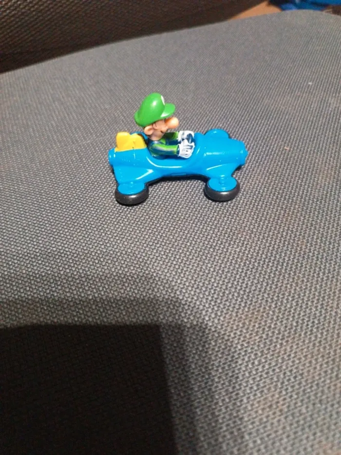Luigi et sa voiture Mario Kart - photo numéro 2