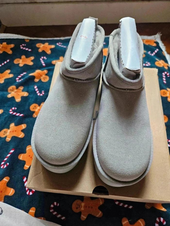 Ugg classic ultra mini platform grise taille 40 - photo numéro 3