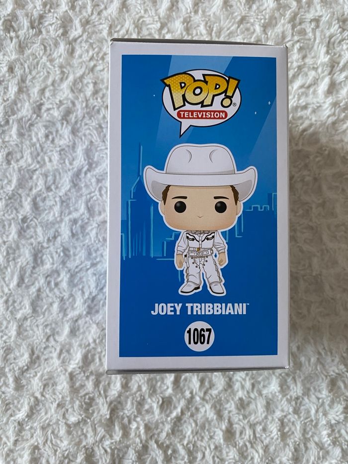 Funko Pop Joey Tribbiani – Friends #1067💬 “How you doin’?” - photo numéro 3