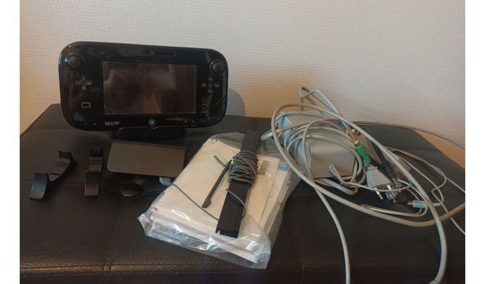 Console Nintendo Wii U édition limitée Super Mario Maker avec 3 jeux et figurines - photo numéro 8