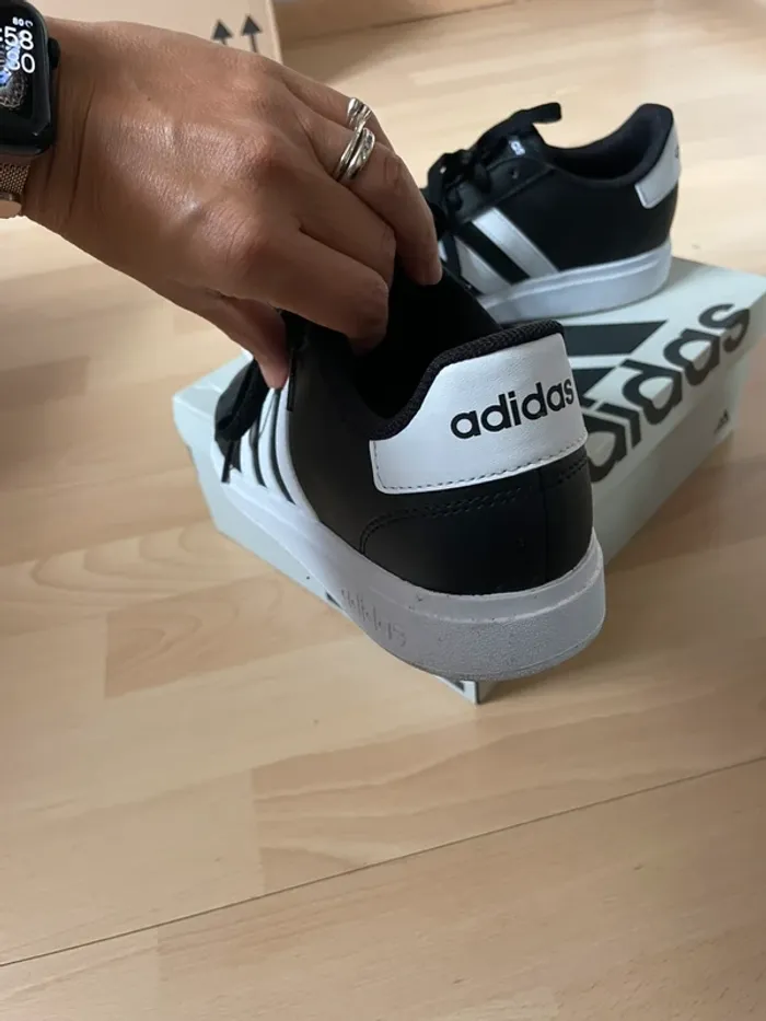 Baskets Adidas garçon 39 - photo numéro 3
