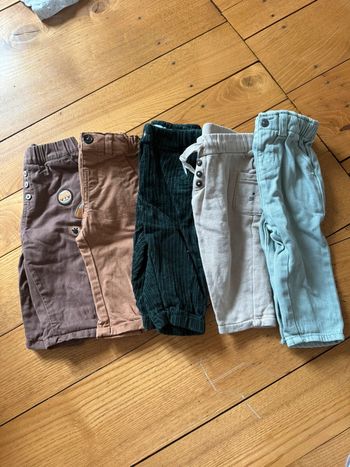 Pantalons en très bon état taille 6 mois