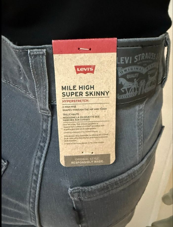 Jean Levi's Gris - Taille 28x30 - Neuf avec étiquettes - photo numéro 2