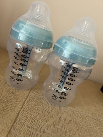 2 biberons anti-colique Tommee Tippee Neuf