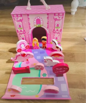 Malette figurines en bois princesse