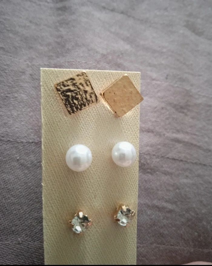 Paire de boucles d'oreilles fantaisie dorées