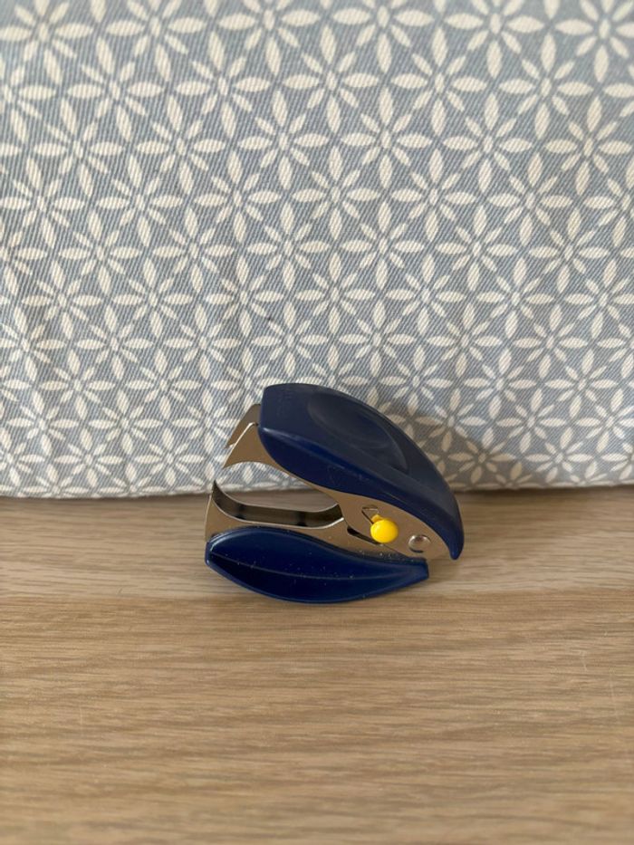 Ote-Agrafes de Bureau Avec Bouton de Verrouillage
