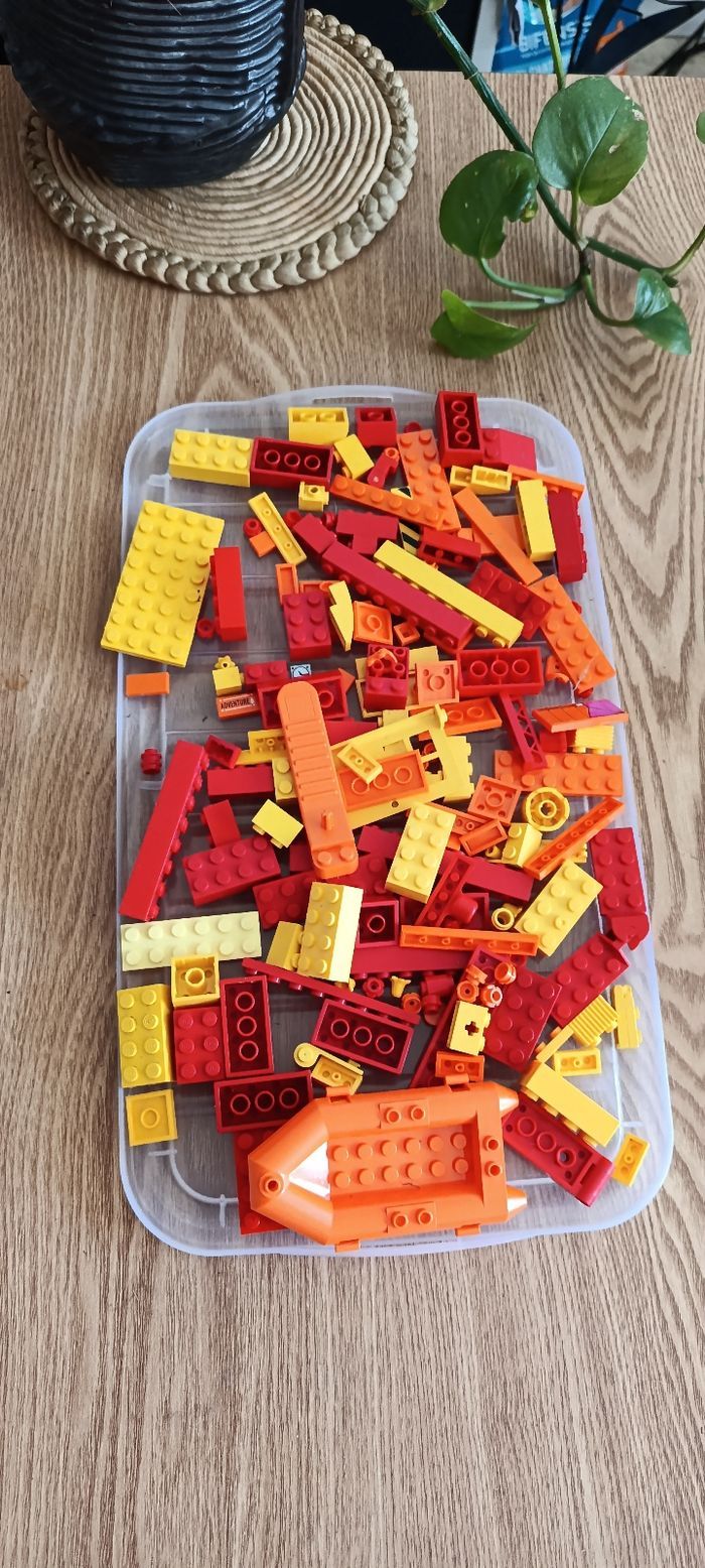 "‼️ LEGO VRAC PAS CHER – TRIÉ PAR COULEUR – ÇA PART VITE ‼️" - photo numéro 1
