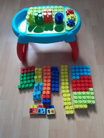 Table d'activités et lego  Abrick