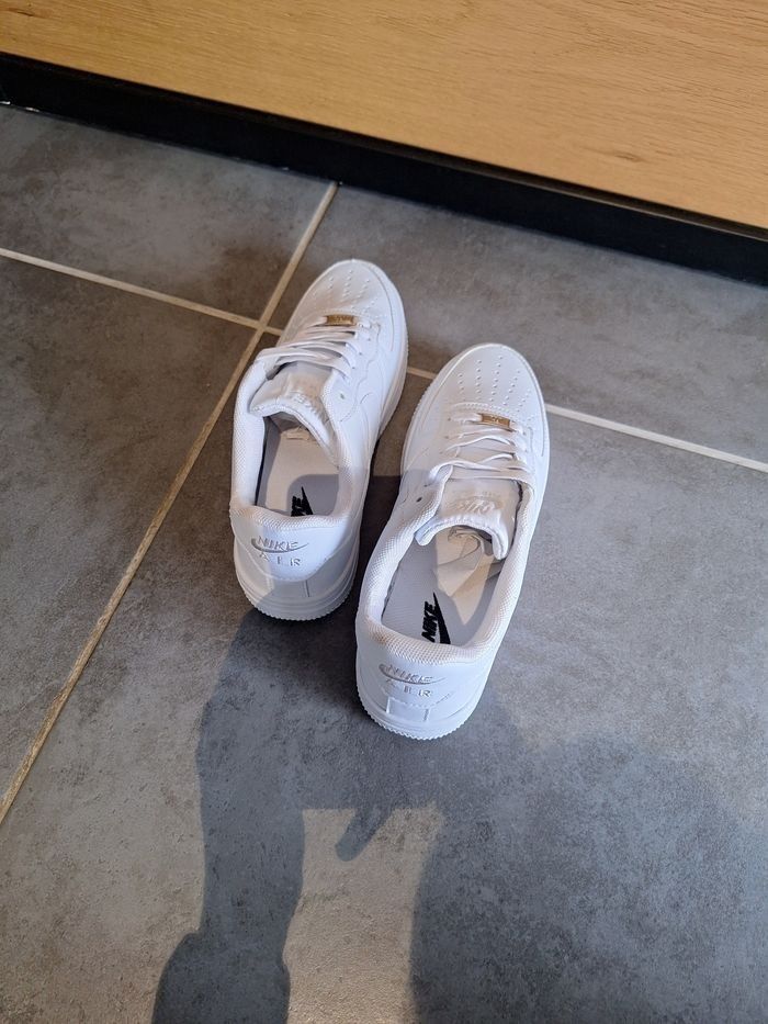 Nike Air Force 1 Taille 39 - photo numéro 4